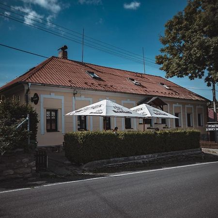Отель Penzion U Draci Skaly Svojse Экстерьер фото