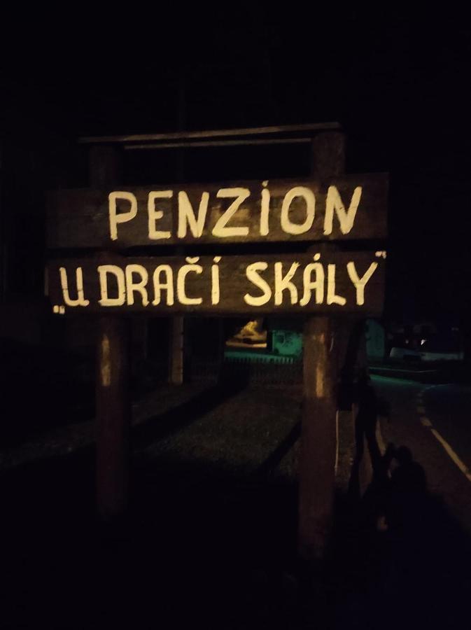 Отель Penzion U Draci Skaly Svojse Экстерьер фото