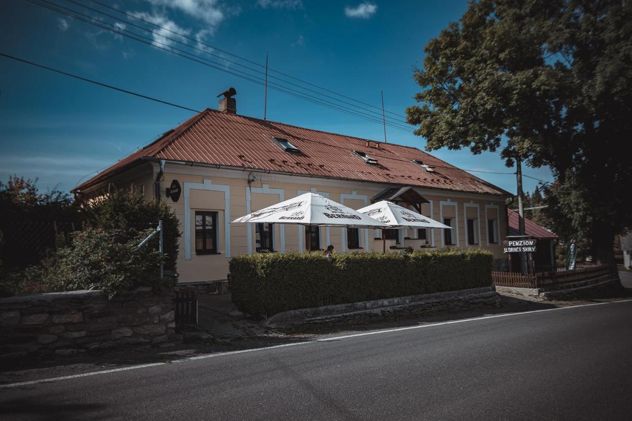 Отель Penzion U Draci Skaly Svojse Экстерьер фото