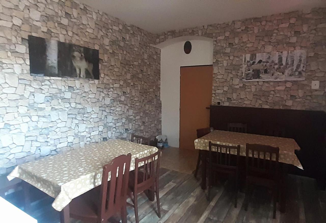 Отель Penzion U Draci Skaly Svojse Экстерьер фото